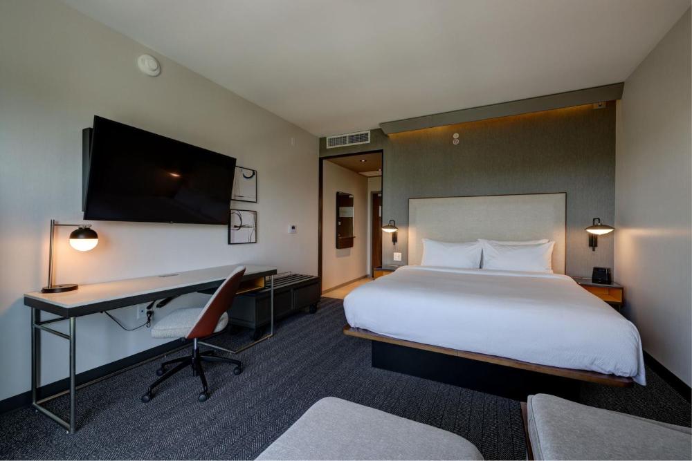 King Guest Room with Sofa Bed interior
